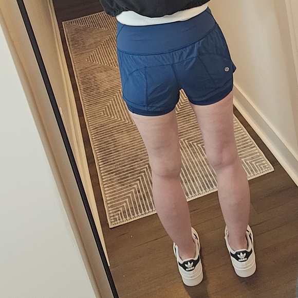 Lululemon Break Free Blue Double Layer Shorts - SIZE 4 - Picture 5 of 11
